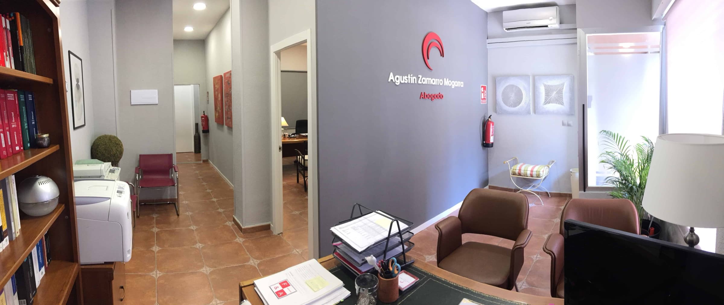 Recepción del despacho en la Avenida de Guadalajara 36 de Azuqueca de Henares