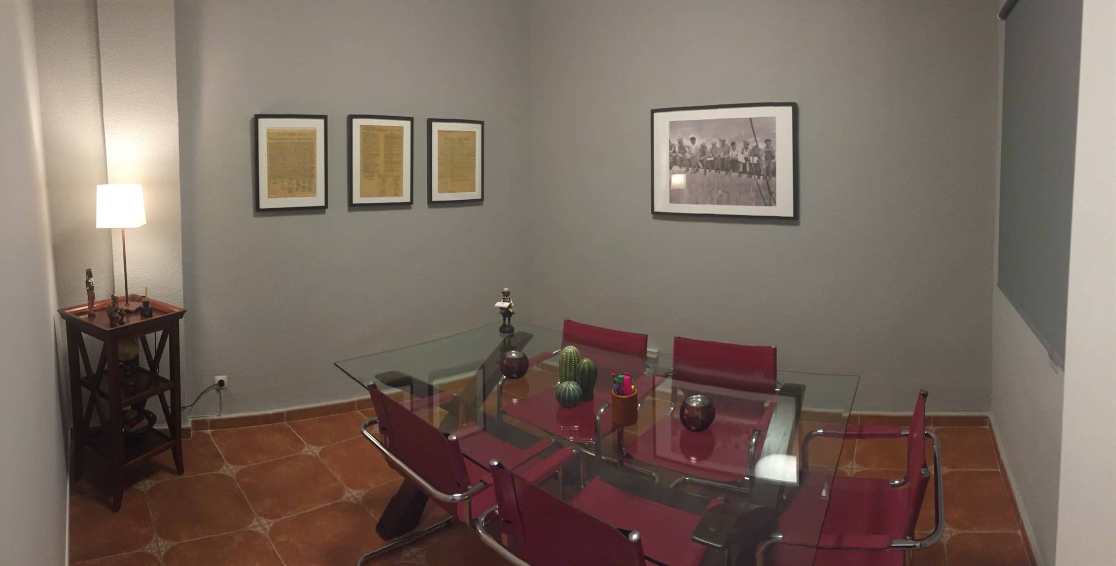 Sala de reuniones del despacho de Agustín Zamarro en Azuqueca de Henares